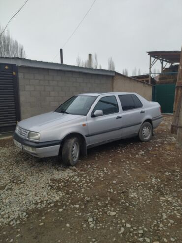 Volkswagen: Volkswagen Vento: 1992 г., 1.8 л, Механика, Бензин, Седан