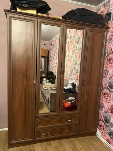 Divanlar: Açılan, 4 qapılı Düz dolab, Qarderob, paltar dolabı