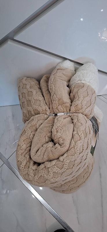 Ćebad i pokrivači: Ćebe krzno 3200din dimenzija 230x200 — 3