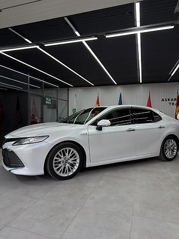 black: Toyota Camry: 2018 г., Вариатор, Гибрид, Седан — 2