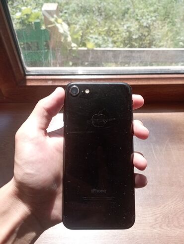 старинный телефон: IPhone 7, Черный
