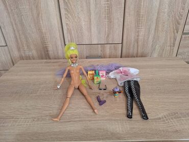 Igračke: Mattel Barbika Extra Neon sa zelenom kosom i kućnim ljubimcem (Mogu da — 7