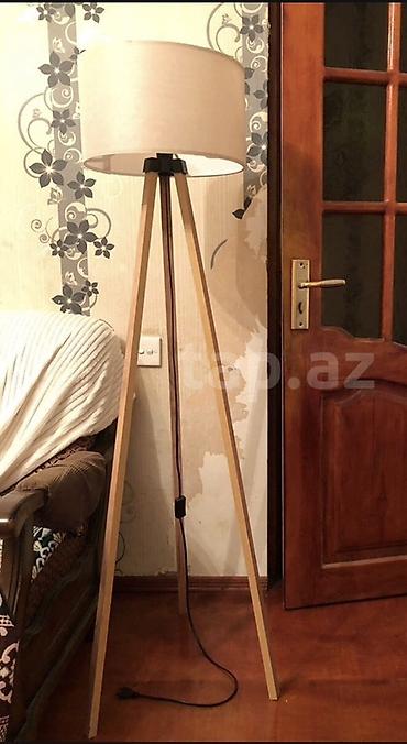 Skandinaviya üslublu tripod döşəmə lampa - Üçayaqlı taxta — 1