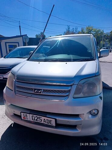 Toyota: Toyota Noah: 2005 г., 0.2 л, Автомат, Бензин, Минивэн
