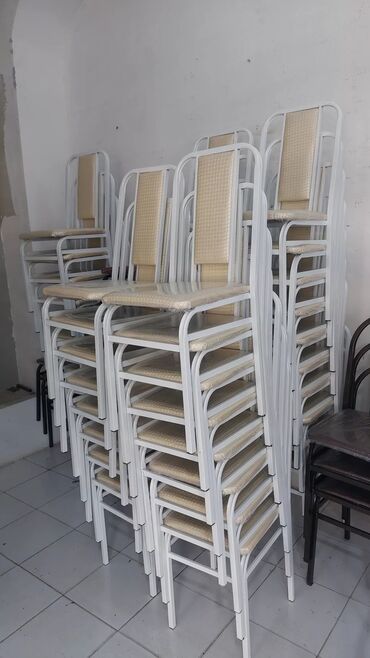 Masa və oturacaq dəstləri: Mətbəx üçün, Yeni, Açılmayan, Dördbucaq masa, 4 stul — 11