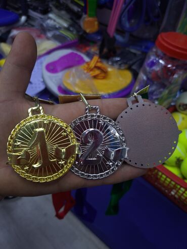 Значки, ордена и медали: Медали — 10