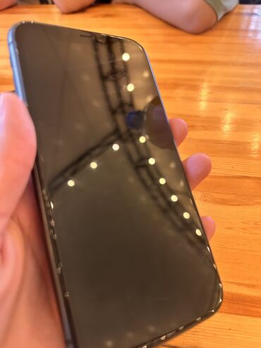 Apple iPhone: IPhone 11, Б/у, 128 ГБ, Черный, Чехол, 82 %