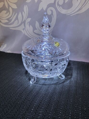 Kuhinjski setovi: Kristalna nova bombonijera Zajecar 70te. Bombonijera,kristal sa 3 — 1