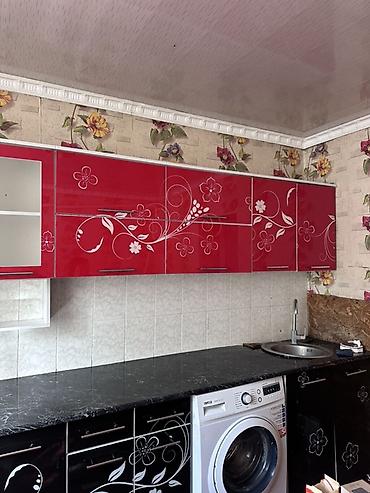 silver kitchen: Кухонный гарнитур с глянцевыми фасадами и цветочным принтом. Состав и — 3