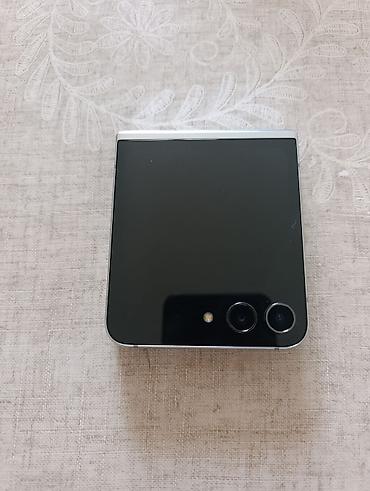 тв 65: Samsung Galaxy Z Flip 5, Б/у, 512 ГБ, цвет - Голубой — 1