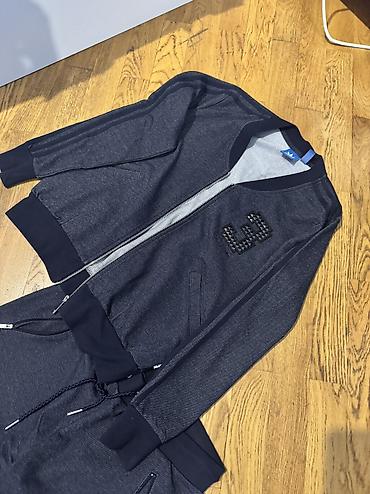 des geyimler: Adidas Original qadin ucun olcu M, 20azn. 
Ideal veziyetdedir! — 2