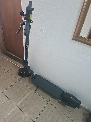 električno zvono za bicikl: Električni trotinet Xiaomi (serija Mi/Essential/Pro – crni) - Moderan — 2
