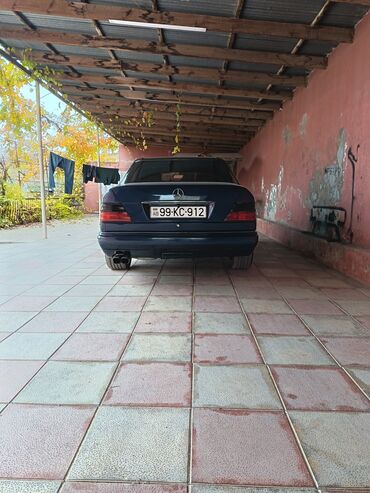 Mercedes-Benz: Mercedes-Benz W124: 2 l | 1995 il Sedan — 11