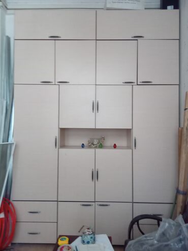 Açılan, 6 qapı Düz dolab, Stenka