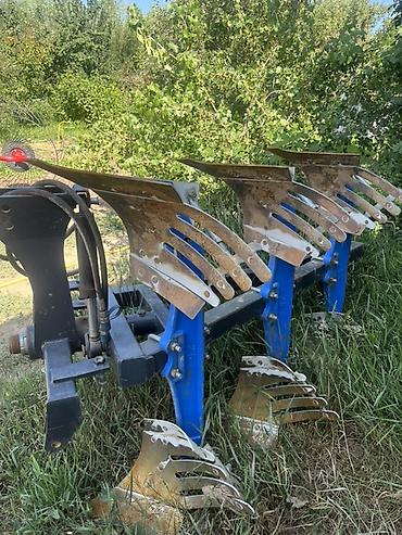 навесное: Трактор колесный 4x4, серия 704 (примерно 70 л.с.), с закрытой — 9
