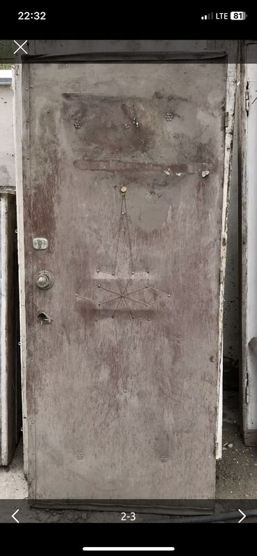 кол саат: Дверь наружная, полностью из дерева (тяжелая), одна стеклянная и 2 шт