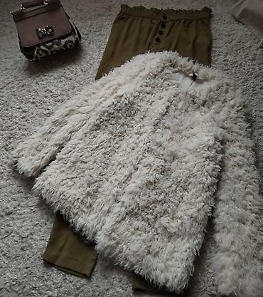 clockhouse basic: H&M bunda cupavog krzna u svetlo bež boji. Veličina 36/S _____ — 5