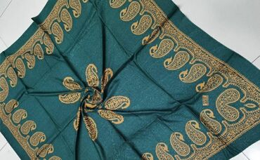 Baş geyimləri: Kəlağayılar. Bu kəlağayıların içi boş K hərfi ilə yazılıdı. Materialı — 19