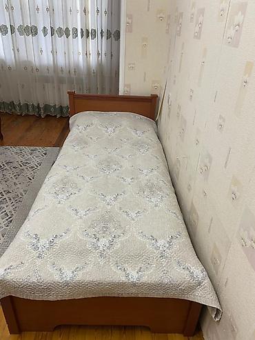 Tək nəfərlik taxta çarpayı - Klassik dizayn: başlıq və ayaqlıq