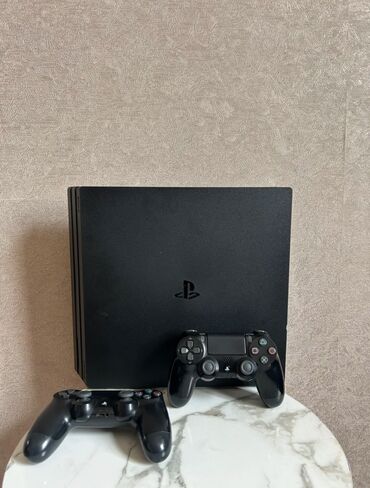mağaza oyun dəsti: PS4 500 GB yaddaş Üstünde 2 eded original Pult verilir İçinde 9 oyun