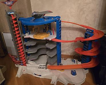 Avtomobil satışı: Hotwheels super ultimate garage. içinə 140 maşın yerləşir. yalnız — 1