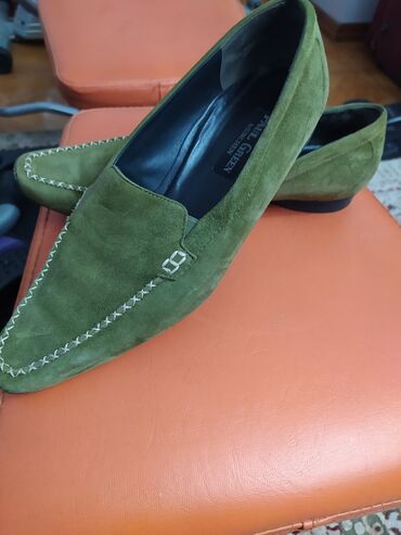 спартивная обувь: Продаю женские мокасины,чистая замша,шикарный цвет хаки,в отличном