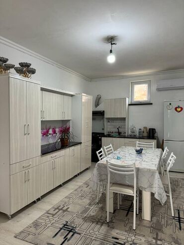 Продажа квартир: 103 м², 5 комнат, Свежий ремонт С мебелью, Кухонная мебель
