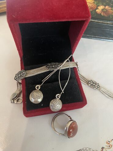 Личные вещи: Продаю серебряный браслет,кольцо и серьги. Браслет 2500 сом Кольцо