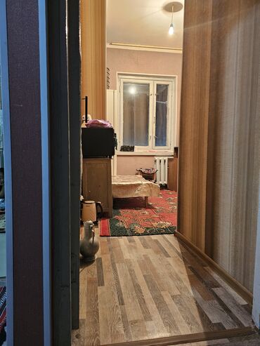 срочно продаю дом военно антоновка: 2 комнаты, 50 м², 105 серия, 2 этаж, Косметический ремонт