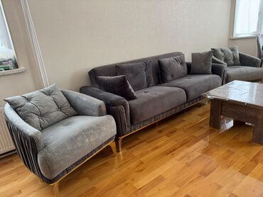 ördek yumurtası: İşlənmiş, Divan, 2 kreslo