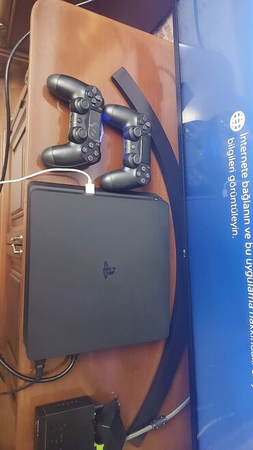 plasteyşın 4: Sony PlayStation 4 Slim 500 gb Yeni kimidir heç bir problemi yoxdur