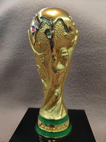dəmir halqa: 2018 FIFA World Cup Russia xatirə kuboku (miniatura) dəmir.mermer. - — 1