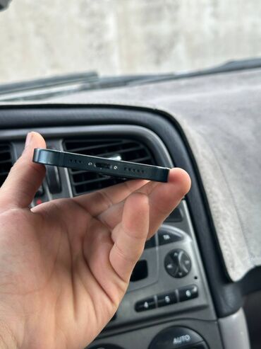 Apple iPhone: IPhone 13, Б/у, 128 ГБ, Midnight, Чехол, Кабель, 74 % — 6