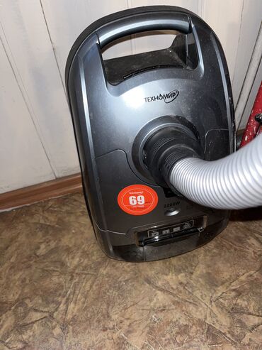 бытовая техника на кухне: Продам пылесос Техномир 2200W в хорошем состоянии. Южные микрорайоны