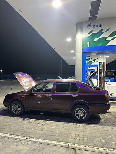 Транспорт: Volkswagen Vento: 1993 г., 1.8 л, Механика, Бензин, Седан — 4