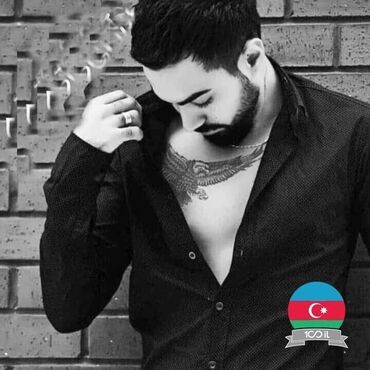 Kurtkalar: Kişilər üçün tək rəngli, qısaqol T-shirt. Rahat kəsimi ilə gündəlik