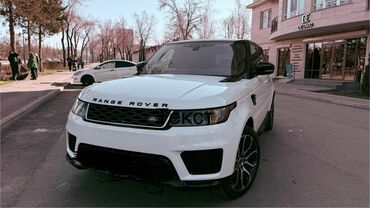 Land Rover: Автомобиль Range Rover Sport белого цвета с черной крышей. У него
