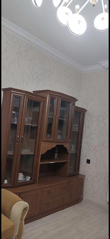 sekret: Qonaq otağı üçün vitrinalı divan (sekretli bufet) - Material: ağac — 1