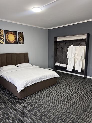 Гостиницы, отели (Посуточная аренда комнат): ЛЮКС НОМЕРА ❗️ Гостиница в центре города! На 2гисе Осмонкула 10А На — 1