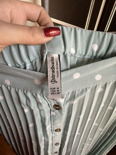 Ətəklər: Qadın geyimləri dəsti 1) Qara-ağ çiçək naxışlı ətək - Rəng: krem fon — 4