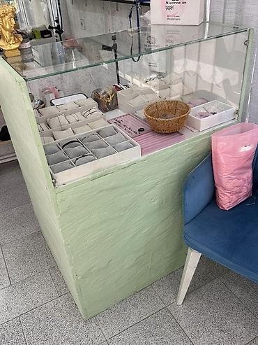 Оборудование для магазинов: Butik avadanlıqları və vitrin mebeli dəsti - Şüşə vitrinli kassalı — 3