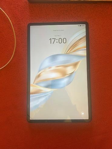 xiaomi pad mini: Honor pad x9a planseti satilir. 256gb 8ram. Qutusu adaptiri var — 2