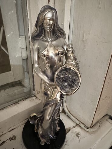 heykel: Heykəlcik, 2011 il, İtaliya, Pulsuz çatdırılma, Ünvandan götürmə