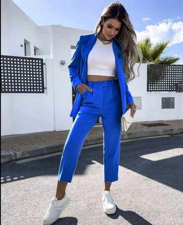 Kostimi: 3500 — 10