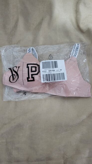 Пижамы: Пижамы от Victoria Secret.
Оригинал из США — 23