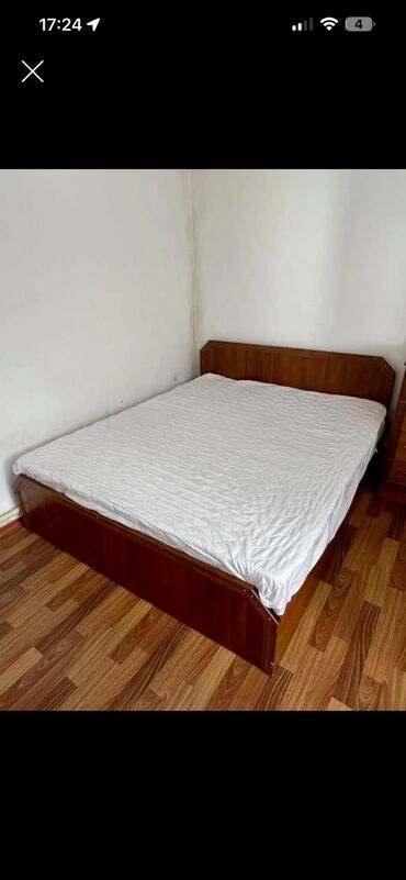 купить односпальную кровать бу: Двуспальная кровать, Б/у, С матрасом, длина - 190 см