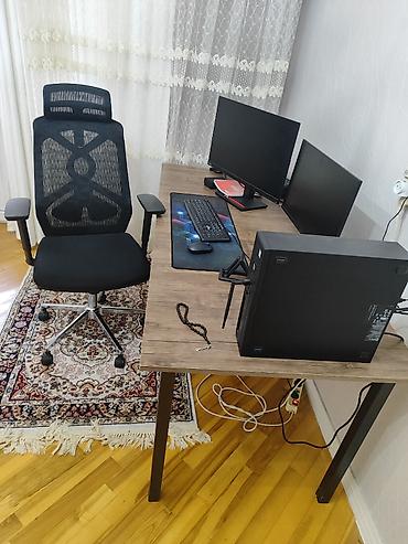 komputer setup: İki ədəd iş/kompüter masası Ölçülər: - 1-ci masa: 100 × 180 sm - 2-ci — 1