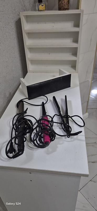 set mebel: Gözəllik salonu üçün saç düzləndirmə və burğu seti + iş masası və rəf — 1
