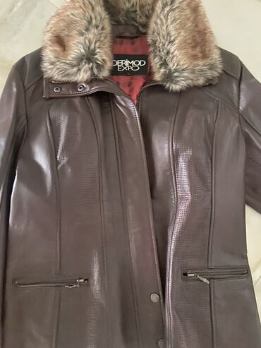 zhenskie temno sinie dzhinsy: Женская куртка XL (EU 42)