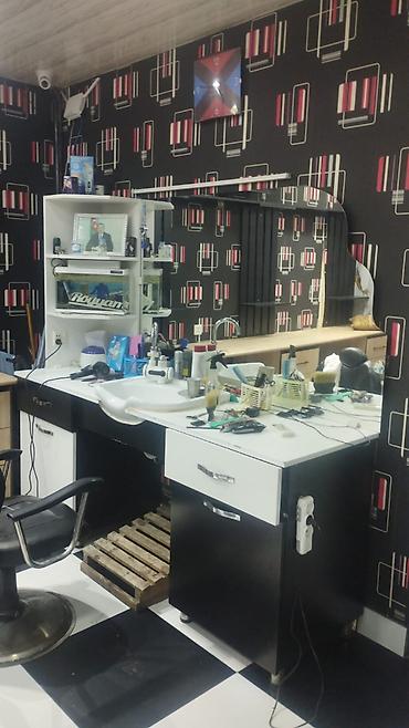 Salon, tibbi mebel: Berber salon mebeli guzgulu ve moykali hamsi birlikde yaxsi — 2